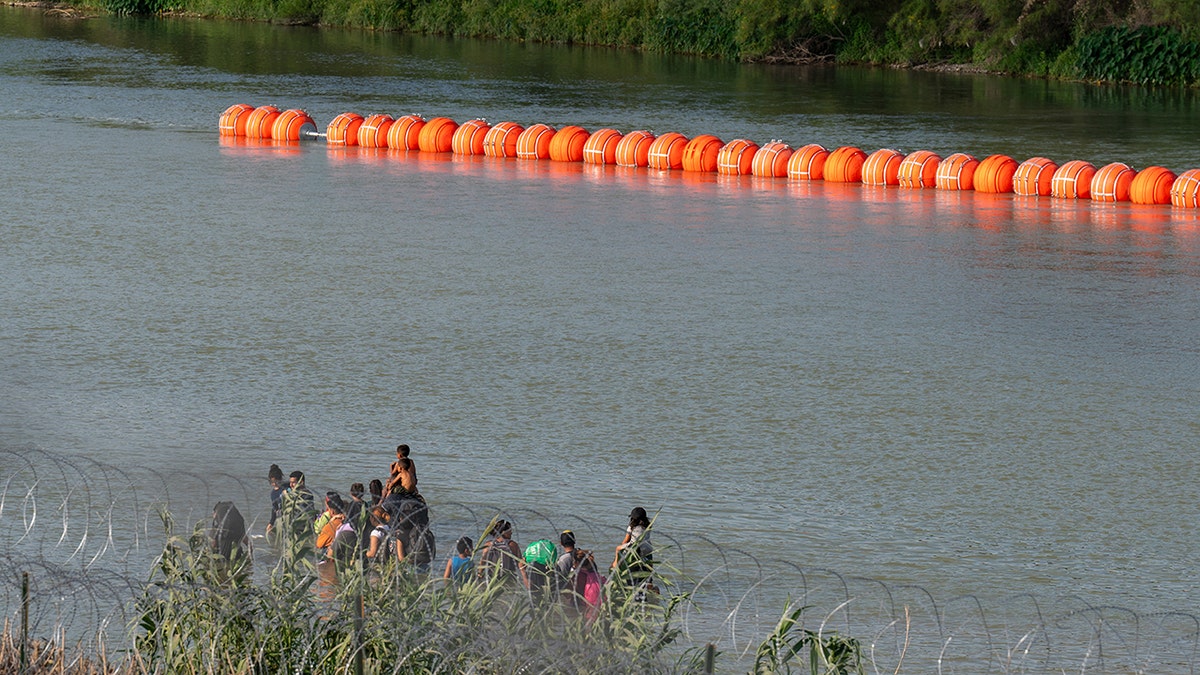 Migrants, floating barrier