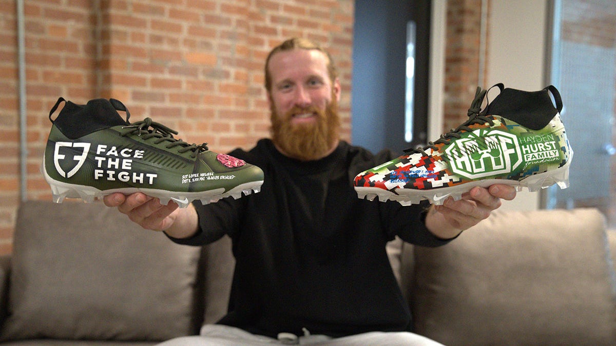 Hayden Hurst shows off cleats