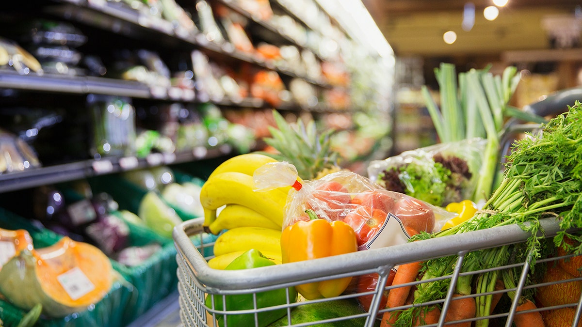 Produce in a grocery cart