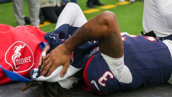 Texans' emerging star Tank Dell out for season after fracturing fibula: reports