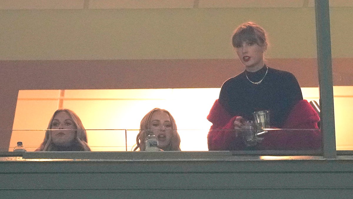 Taylor Swift watches Kansas City Chiefs game with Brittany Mahomes and Lyndsay Bell