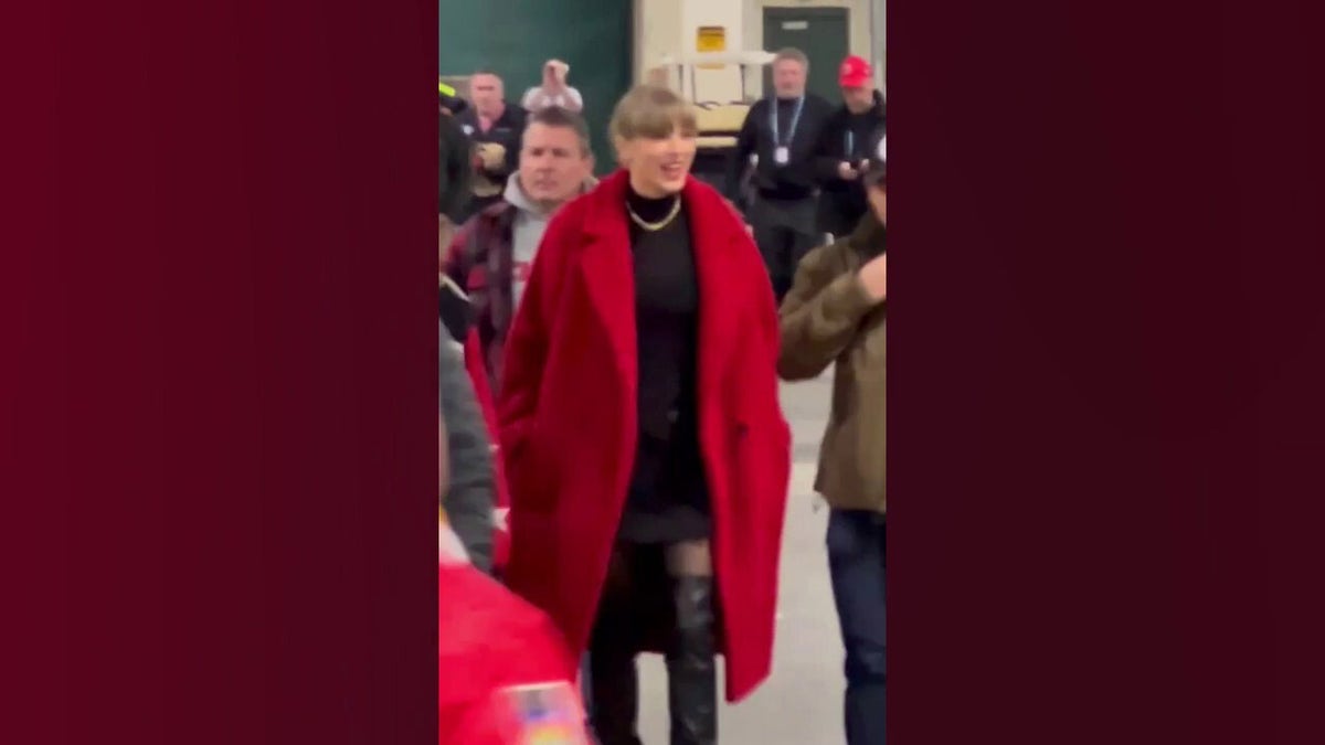 Taylor Swift wears red jacket to support Travis Kelce and Kansas City Chiefs